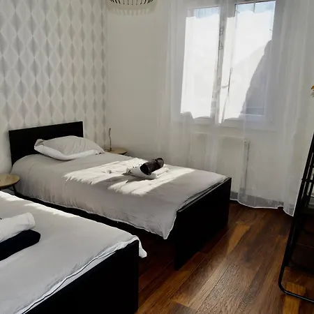 Avec Terrasse Privee Et Parking A - Fr-1-744-44 *